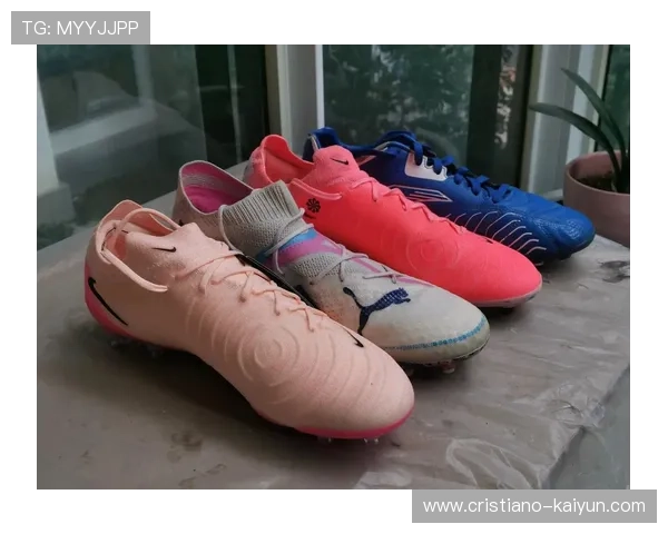 耐克最新款足球鞋全面解析助力球场速度与控球提升